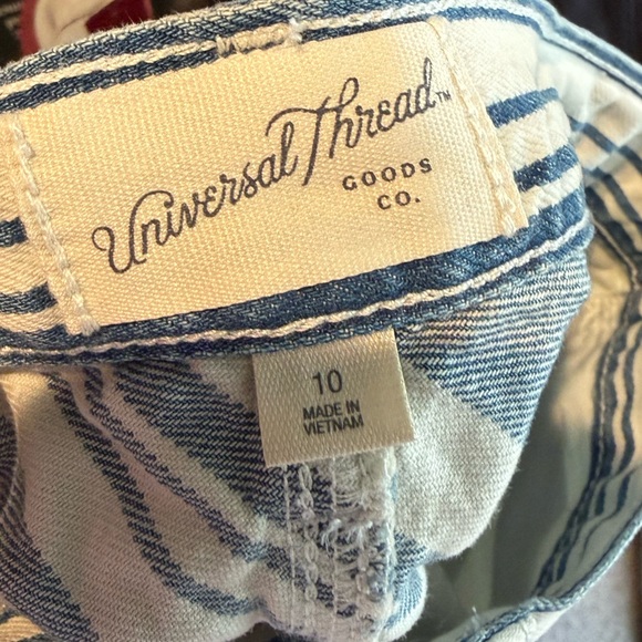 Universal Threads Mini Skirt - Picture 5 of 6